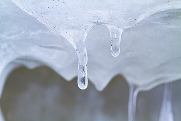 Obraz na płótnie Canvas icicle dripping