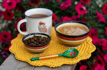 tea, bee bread and honey