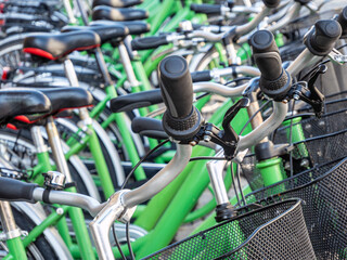Fototapeta na wymiar Fahrrad Vermietung in einer Stadt