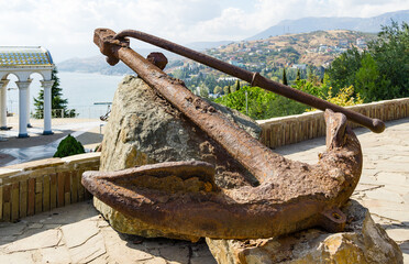 Old ship anchor, Admiralty anchor galley England 1780 is installed on observation deck....