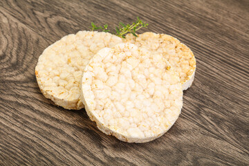Dietary crisp bread for vegan