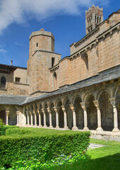 Fototapeta na wymiar Cloître da la cathédrale de La Seu d'Urgell, Catalogne, Espagne