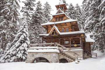 Piękny zimowy widok na panoramę gór Tatry © mirame111