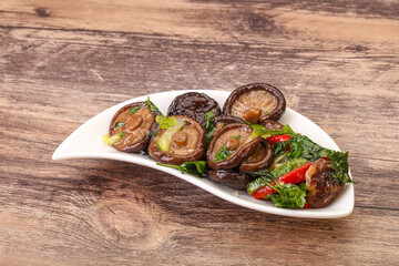 Marinated shiitake mushrooms with herbs