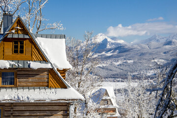 Piękny zimowy widok na panoramę gór Tatry © mirame111