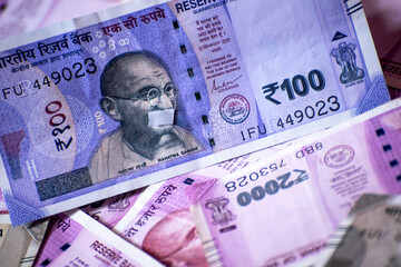 Fototapeta premium Close-up of one hundred Indian rupees against Indian paper currency background