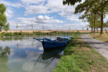 Fototapeta na wymiar Ourcq canal in Ile-de-France country. Fresnes-sur-Marne village
