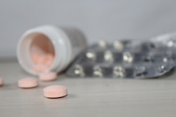 A plate of vitamin D and a jar of vitamin C.
Focus on vitamin C.
Spring is the time of prevention . 