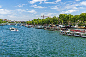 Obraz premium Boat Trip On The Seine, Paris, Ile De France, France
