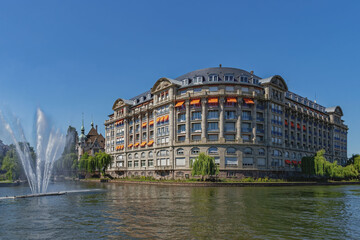 Fototapeta premium Fountain And Ill On Rue Des Pontonniers, Strasbourg, Alsace, France