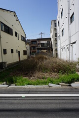 日本の街なかにできた空き地