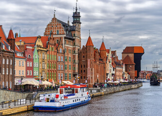 Fototapeta premium Poland, Crane, Archaeological Museum And Motlawa In Gdansk