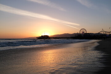Fototapeta na wymiar Sunset at Santa Monica Beach, California. The golden color of the sand.