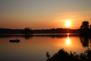 Fototapeta na wymiar Lake Sunrise
