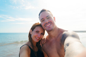 Fototapeta premium Happy young couple at the sea vacations