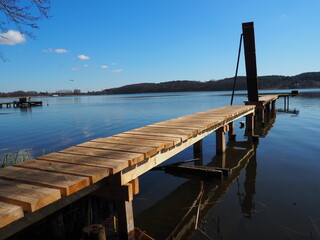 wiosna , pomost, jezioro © Marcin