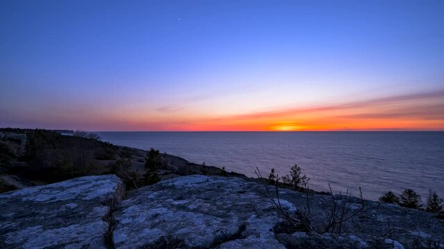 Vibrant ocean sunset in time lapse