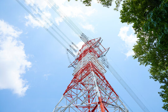 赤と白の鉄塔　Steel tower