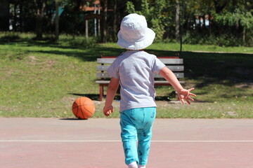 child playing basketball
