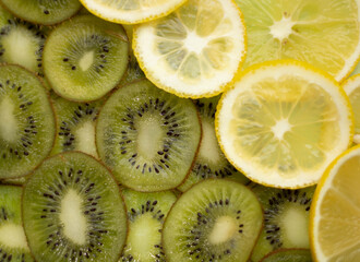 slices of kiwi and lemon