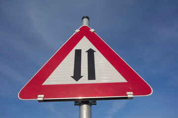 attention two way traffic or oncoming traffic sign