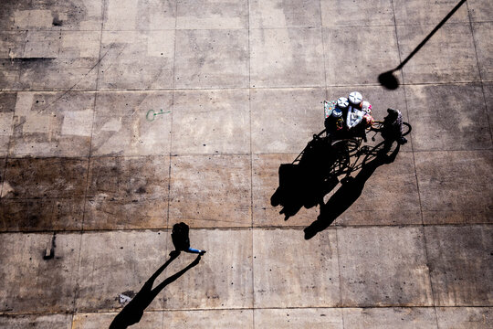 Pareja en bicicleta