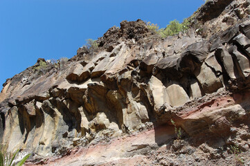 Massive Felsformationen aus Basalt im Barranco de Arure, La Gomera, Kanarische Inseln, Spanien