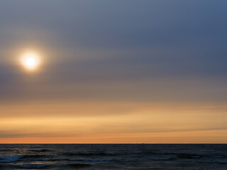 Obraz premium Sunset sky in the haze over the sea.