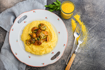 Creamy polenta with mushrooms