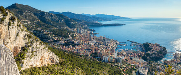 Vue aérienne de la ville de Monaco depuis le belvédère de La Tête De Chien  - 428240904