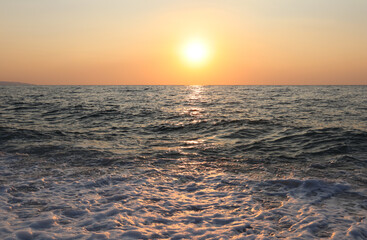 Obraz premium Sunset in yellow-orange tones on the summer sea in the evening