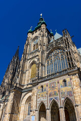 Fototapeta na wymiar The amazing St. Vitus Cathedral of Prague with blue sky in Czech Republic