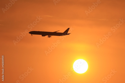 夕日と飛行機 Wall Mural Wallpaper Murals Wallsheaven Tokoriki 夕日と飛行機 Wall Mural Wallpaper Murals Wallsheaven Tokoriki