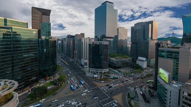 View traffic  of downtown at gangnam sqare with cloudy sky in seoul city south korea (time lapse 4k)