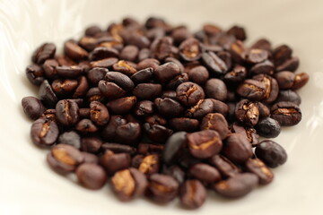 焙煎したばかりのコーヒー豆