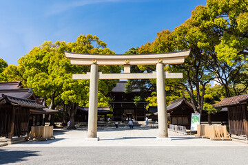 Obraz premium (東京都ｰ都市風景)春の明治神宮南玉垣鳥居風景４