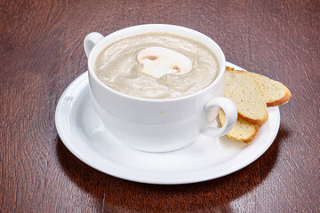 Mushroom cream soup with bread