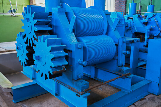 Maquinaria de molinos para moler pe&ntilde;as de agave azul para hacer tequila