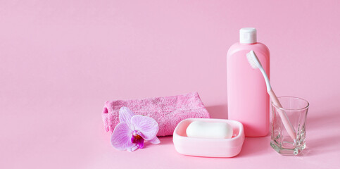 Obraz na płótnie Canvas hygiene products in pink 