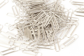 ゼムクリップのクローズアップ　白背景