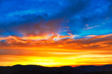 Fototapeta na wymiar Sunset sky with clouds at sunset