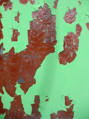 塗装がはがれたミントグリーンの壁