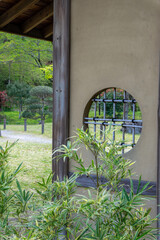 Fototapeta na wymiar 日本庭園の静かな春の景色