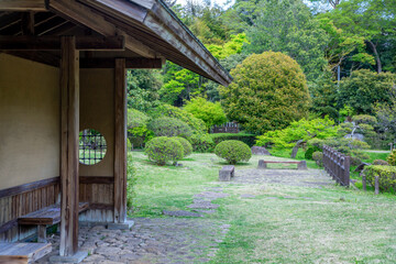 日本庭園の静かな春の景色
