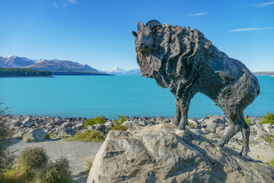 Himalayan Tahr statue at Lake Pukaki