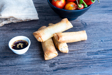 deep fried spring rolls, Por Pieer Tod or Fried spring rolls (Thai Spring Roll) Snacks and snacks that are popular with Thai and Chinese people.