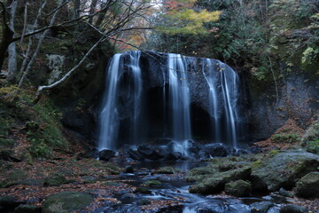Fototapeta na wymiar 福島県の猪苗代の達沢不動滝