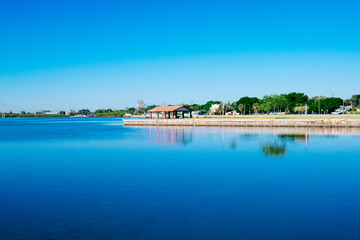 Fototapeta na wymiar Morning of McKay Bay beach in Tampa, Florida