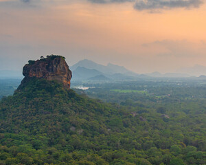 Fototapeta na wymiar Dambulla Berg Pidurangala Sigiri auf Sri Lanka