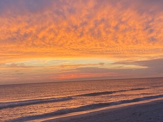 Fototapeta na wymiar sunset at the beach 